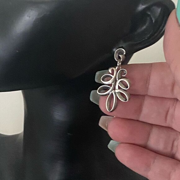 James Avery Retired Ribbon Earrings - Picture 5 of 7